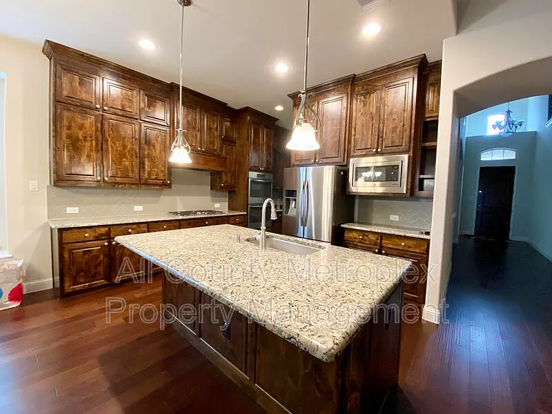 4 bed, 4.0 bath, 3609 sqft, $4,295 — Photo 3