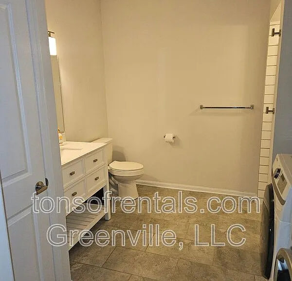 100 E Washington St #26 — Photo 12