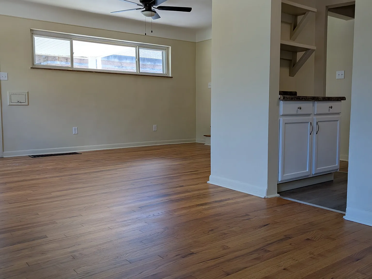 4 bed, 888 sqft, $1,850 — Photo 3