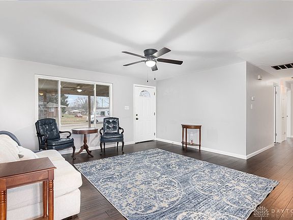 4th image of 208 Brookside Dr