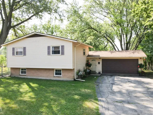 7175 Longmeadow Ln, Hanover Park, IL 60133
