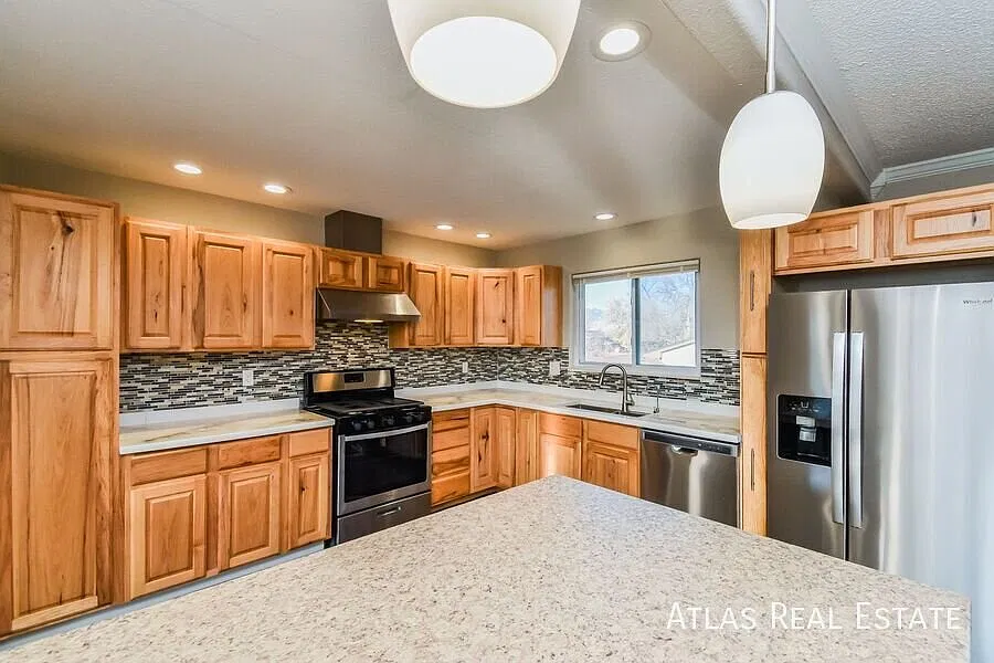 Coming Soon! || Stunning 5 Bed 3 Bath Home With A/C! — Photo 4