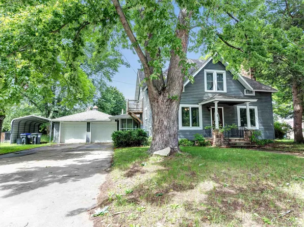 110 W Parker St, Weyauwega, WI 54983