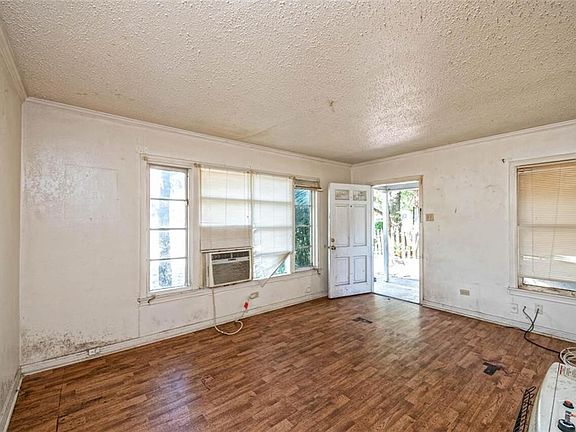 5th image of 3709-3711 Parkwood Dr