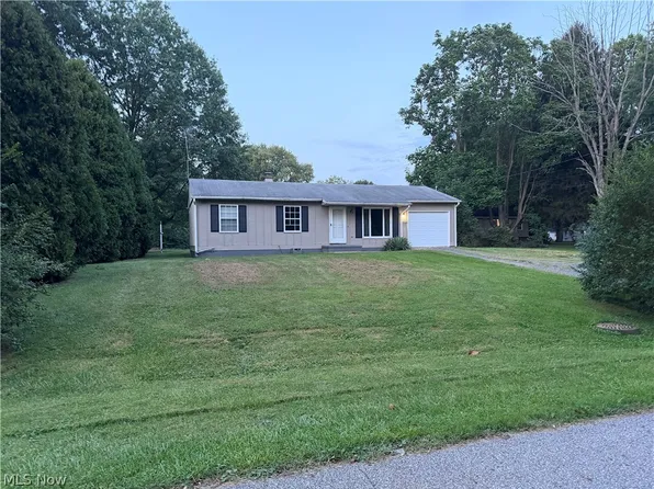 4048 Woodside Dr NW, Warren, OH 44483