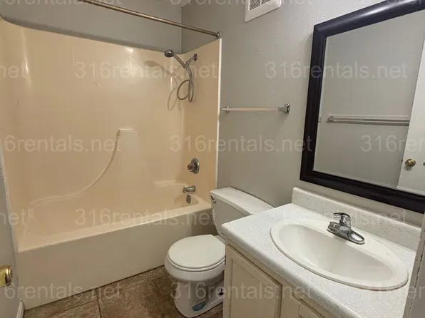 Broadview Apartments, 236 Broadview St #A, El Dorado, KS 67042