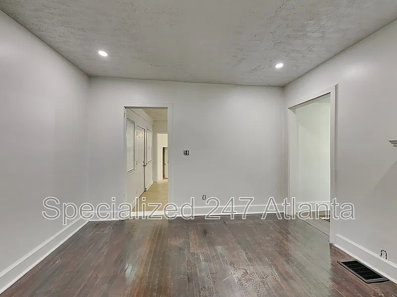 3 bed, 2.5 bath, 1320 sqft, $1,575 — Photo 4