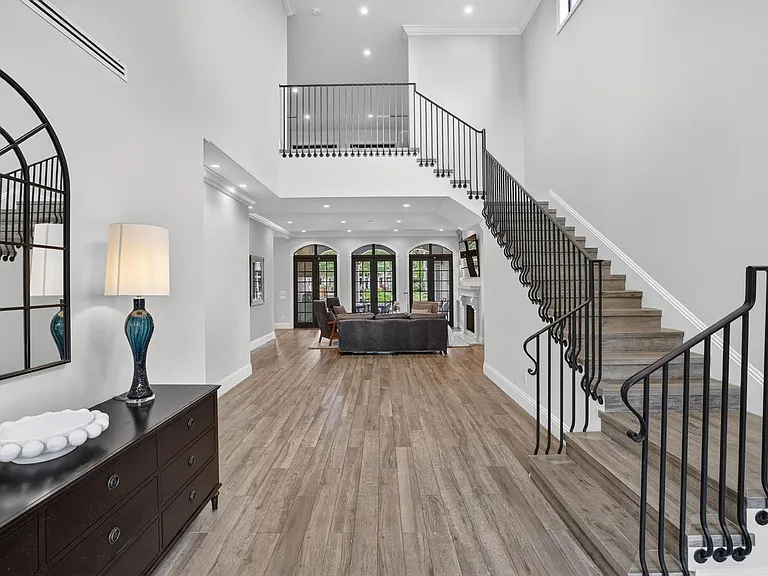 2425 Delmar Pl — Photo 11