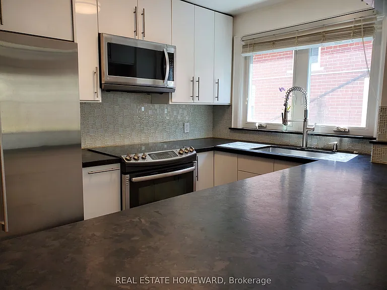 21 Love Cres #MAIN FLOOR — Photo 15