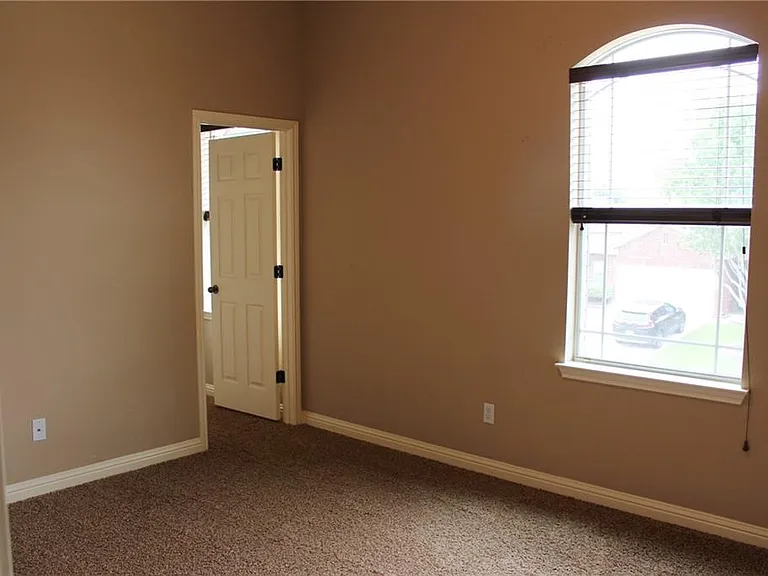 19500 Sangremon Way — Photo 31