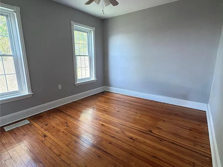 350 Dupont St — Photo 5