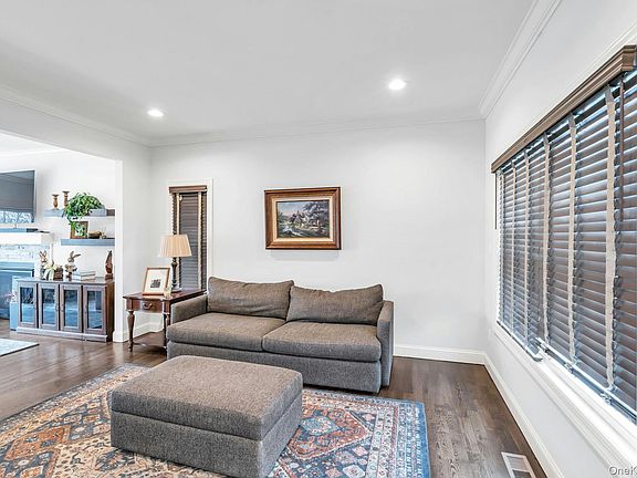 4th image of 10 Beverly Road