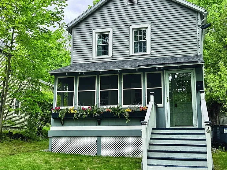 3 bed, 1035 sqft, $2,950 — Photo 1