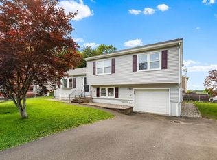 8 Roberta Dr, Middletown, CT 06457