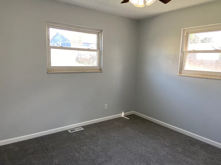 812 S Chestnut St — Photo 4