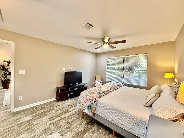 3487 Balboa Cir — Photo 26