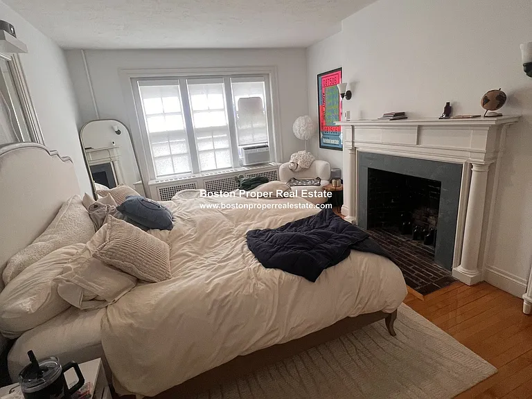 12 Aberdeen St #1 — Photo 3