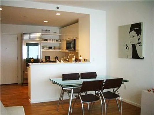 Rented by Domus Realty | media 64