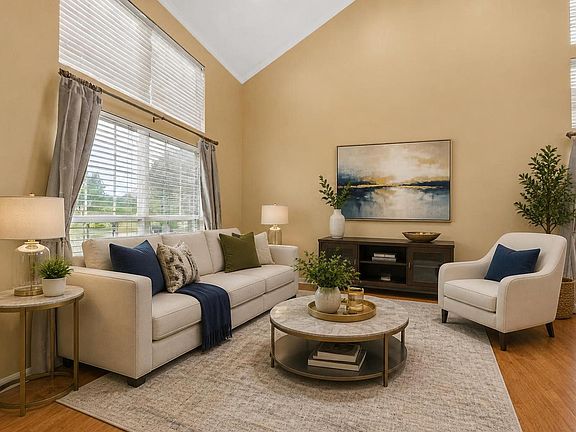 5th image of 2324 Tracy Ln