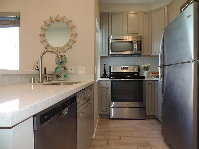481 Clementina St #E — Photo 4