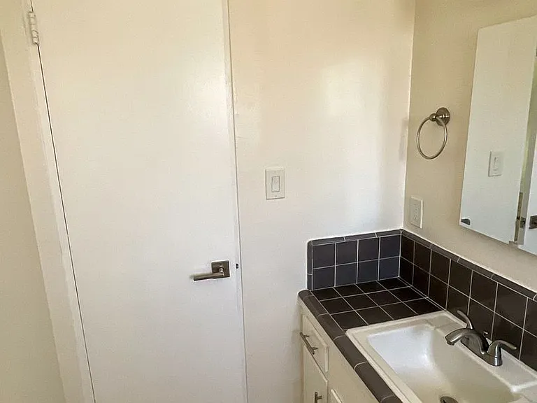 3942 Stevely Ave — Photo 15