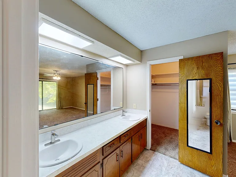 1275 N Gregg Ave — Photo 26