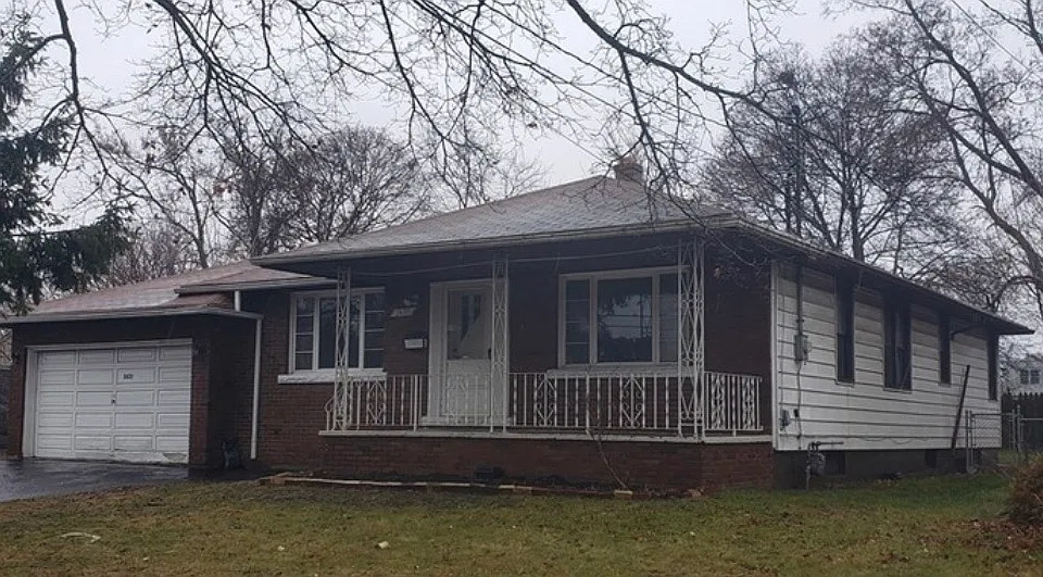 2622 Ontario Ave