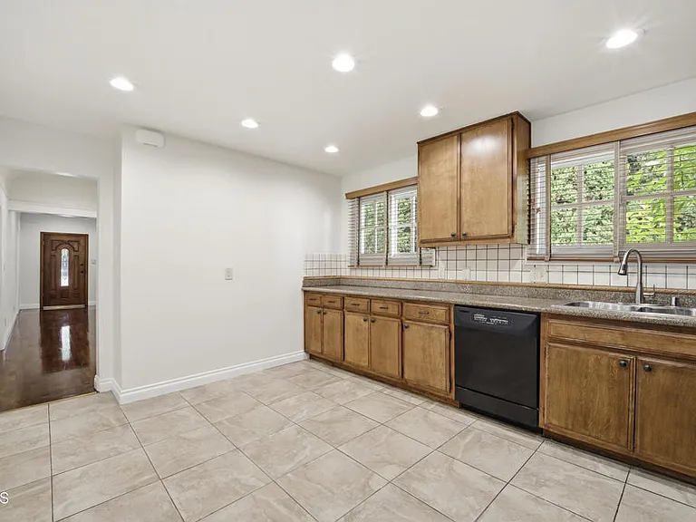 1621 Maltman Ave — Photo 15