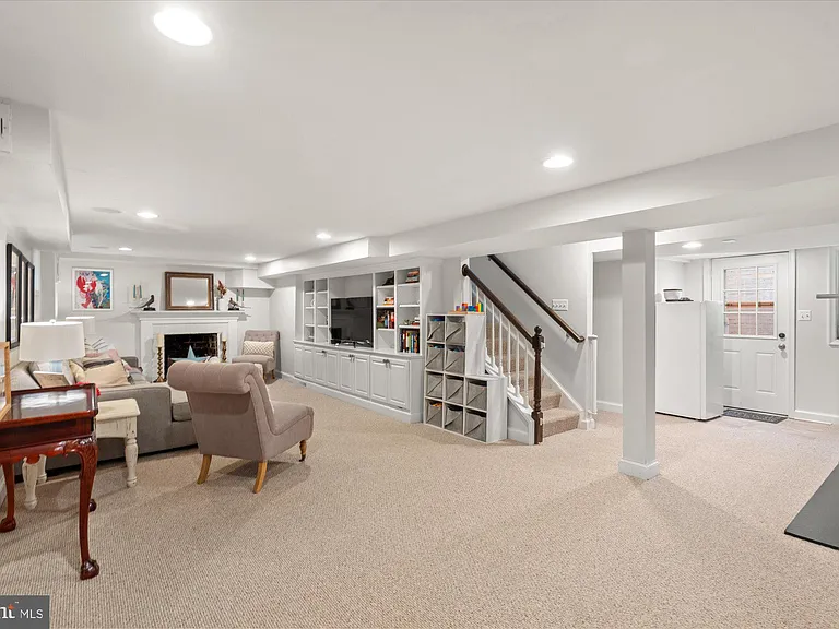 610 Crestwood Dr — Photo 27