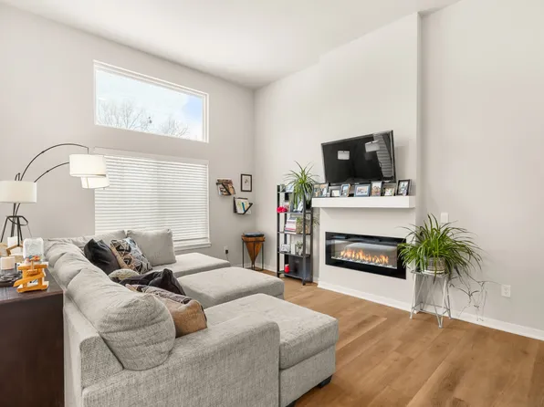 9612 Heightsview Dr, West Des Moines, IA 50266