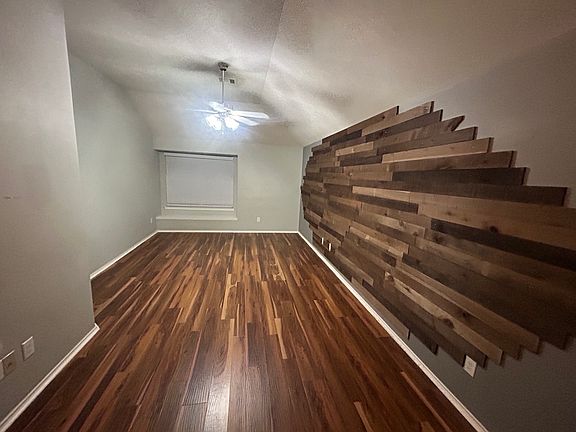 4th image of 935 Crestmont Place Loop