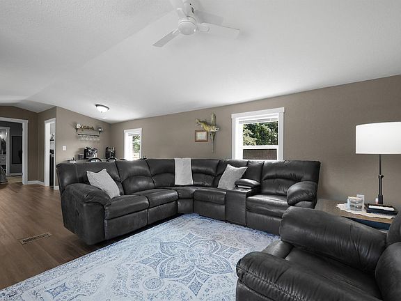 3rd image of 4985 Flamingo Dr N