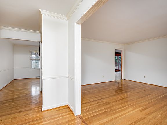 2nd image of 3418 Briarcliff Cir