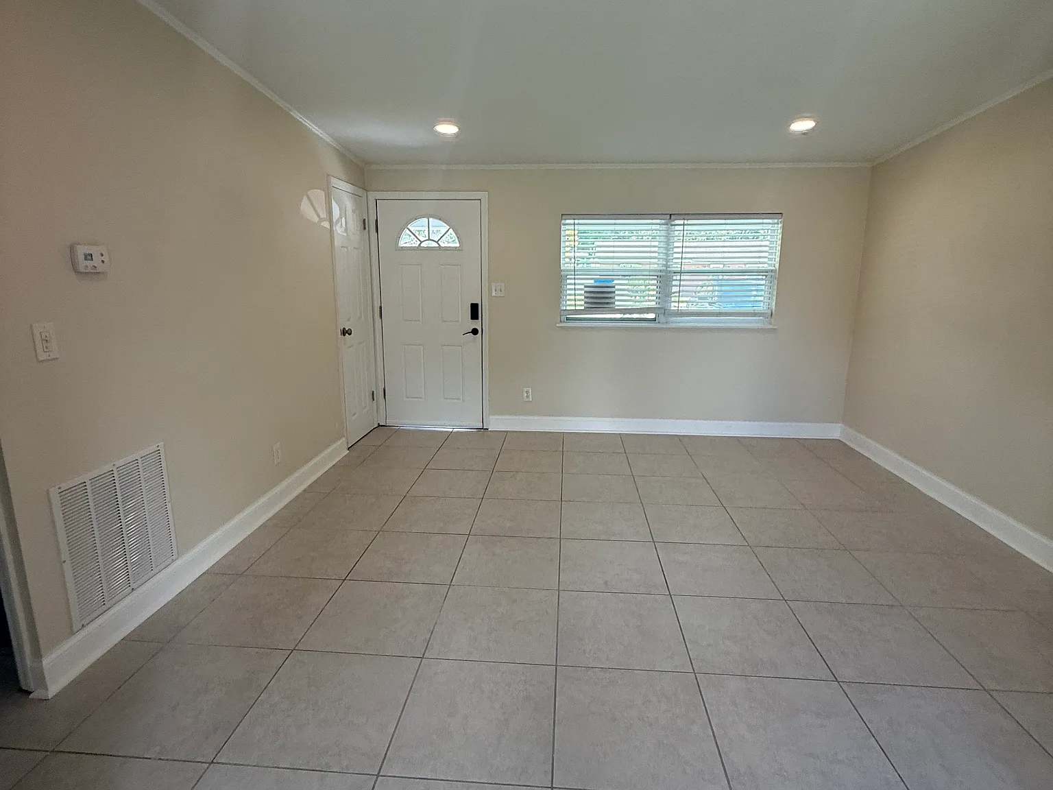5516 Pine Cir NE — Photo 3