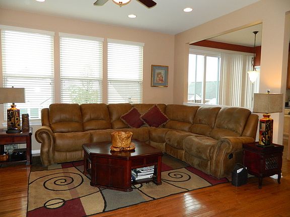 3rd image of 3271 Sheridan Ln