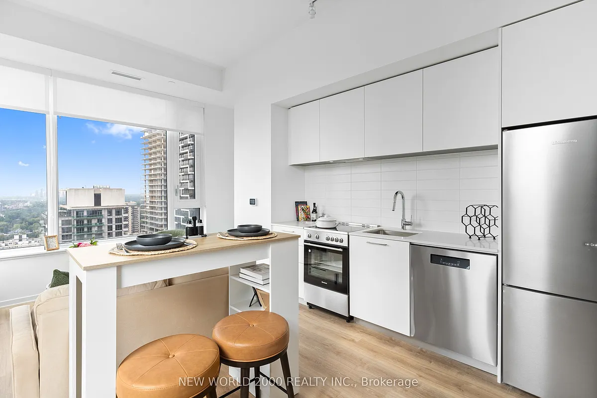 Building Photo - 101 Roehampton Ave #3412