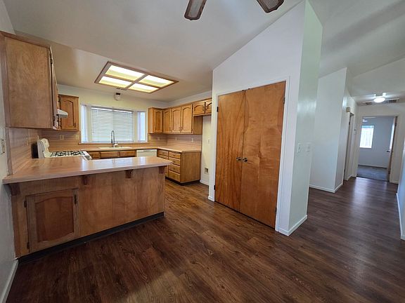3rd image of 1846 N Selina Ct