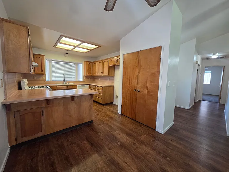 1846 N Selina Ct — Photo 3
