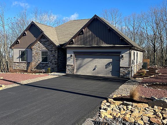 2nd image of 9 Tulip Tree Ln