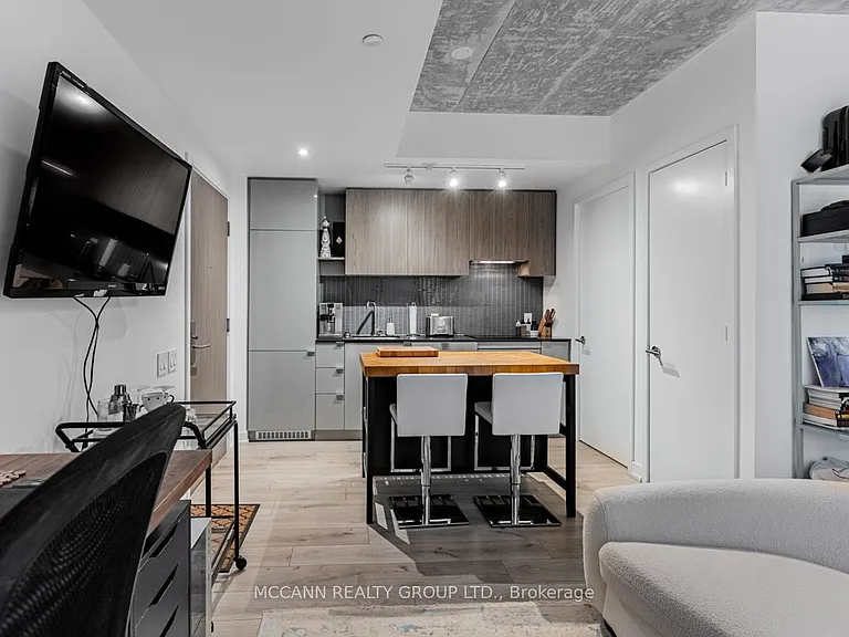 161 Roehampton Ave #332 — Photo 8