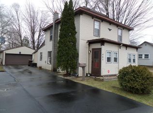 405 Phelps St, Buchanan, MI 49107