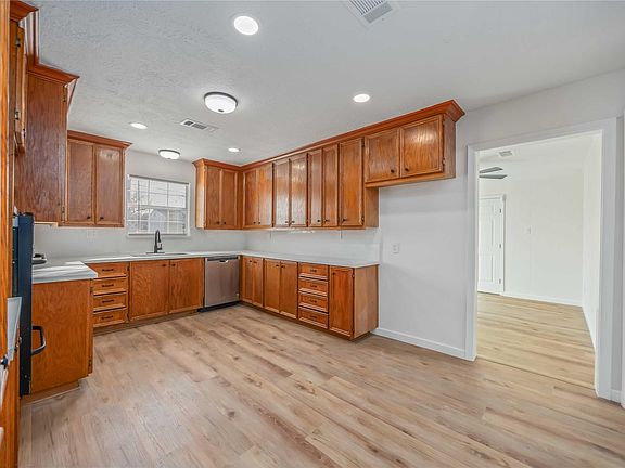 5th image of 5942 Ridgeway Dr