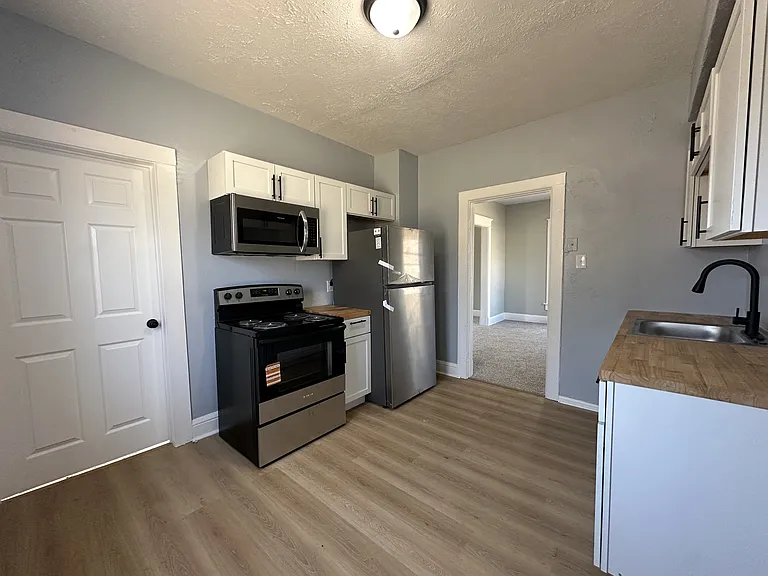 1105 Queen St — Photo 11
