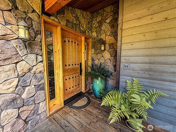 4th image of 726 Pine Ridge Drive
