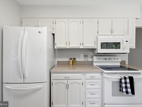 3rd image of 4556 Lawnvale Dr