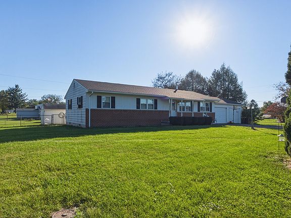 3rd image of 1456 Maple Grove Rd