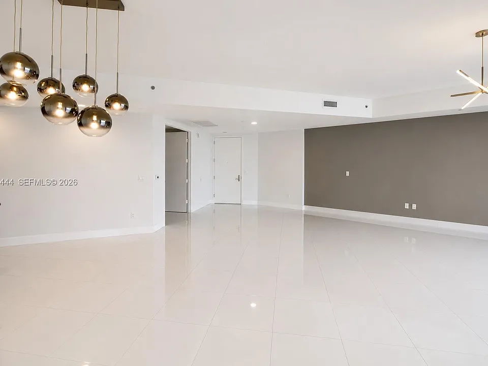 15901 Collins Ave #403