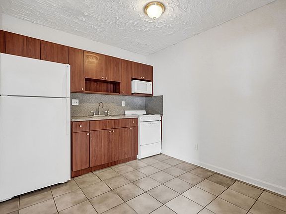 5th image of 2525 Superior St APT 1