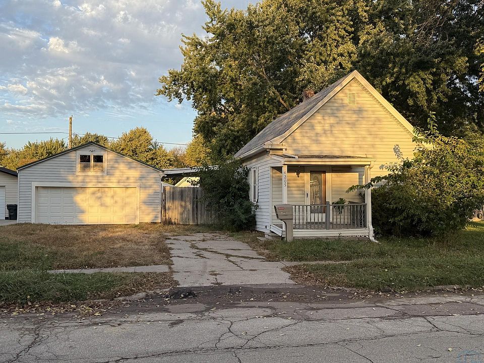2nd image of 4205 Tyler St