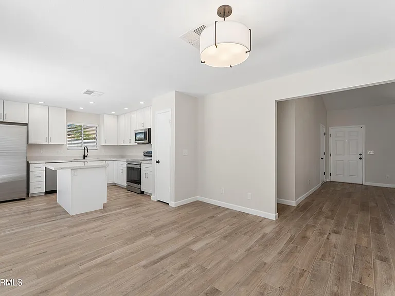 7214 W Sierra Vista Dr — Photo 10